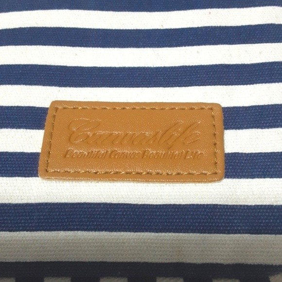 Canvas Life Striped Padded Laptop Case - Picture 2 of 7